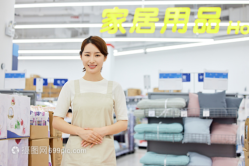 家居生活的美学向导 家居用品区女导购的温情与专业